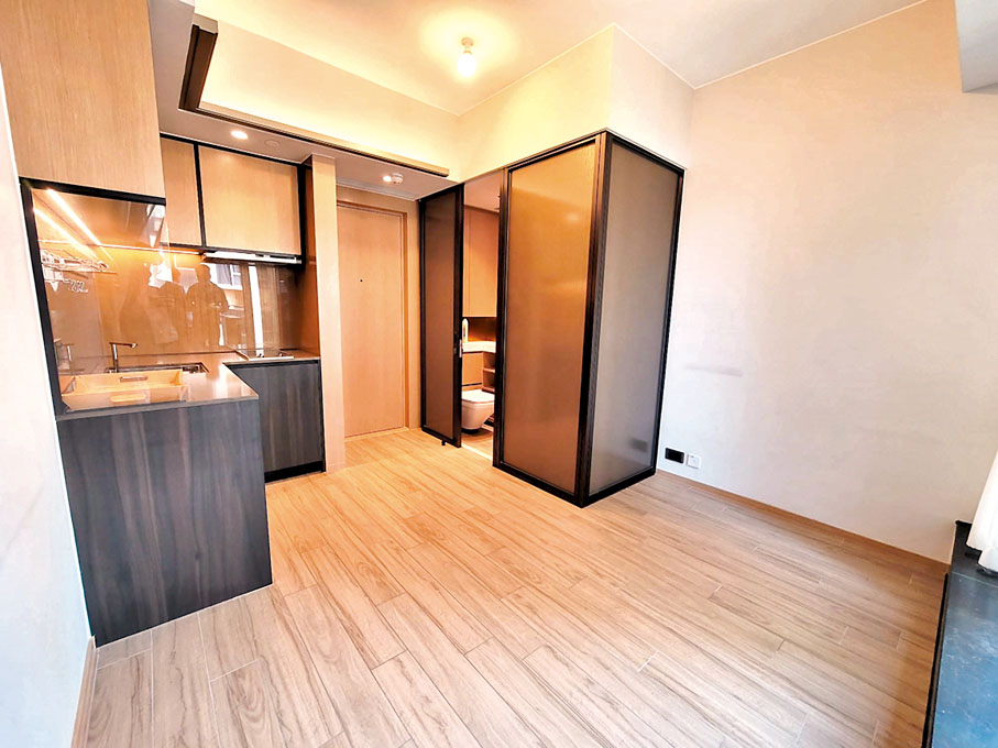 ●陳先生形容單位就是一個正方形，沒有間隔，只有一個浴室連廁所，廚房也是開放式。受訪者供圖