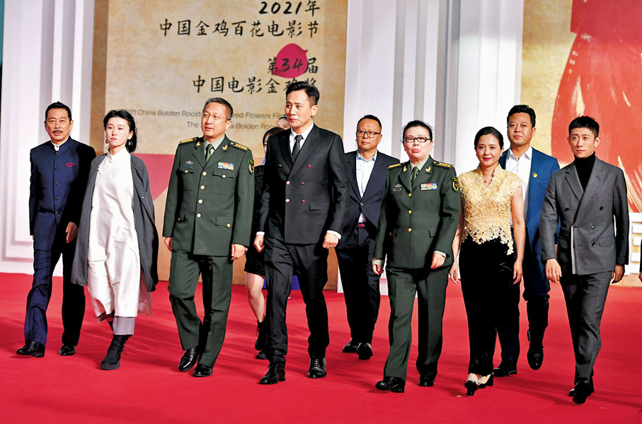 ●電影《守島人》劇組亮相紅毯儀式。   中新社