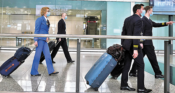 特區政府再度收緊抵港貨機機組人員的檢疫要求，由最先的全程居家檢疫改為抵港首3天強制酒店檢疫，今日起進一步收緊至酒店檢疫7天。 資料圖片