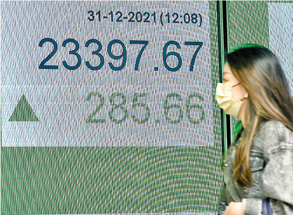 ◆ 港股昨在2021年最後一個交易日，恒指以紅盤收官。 中新社