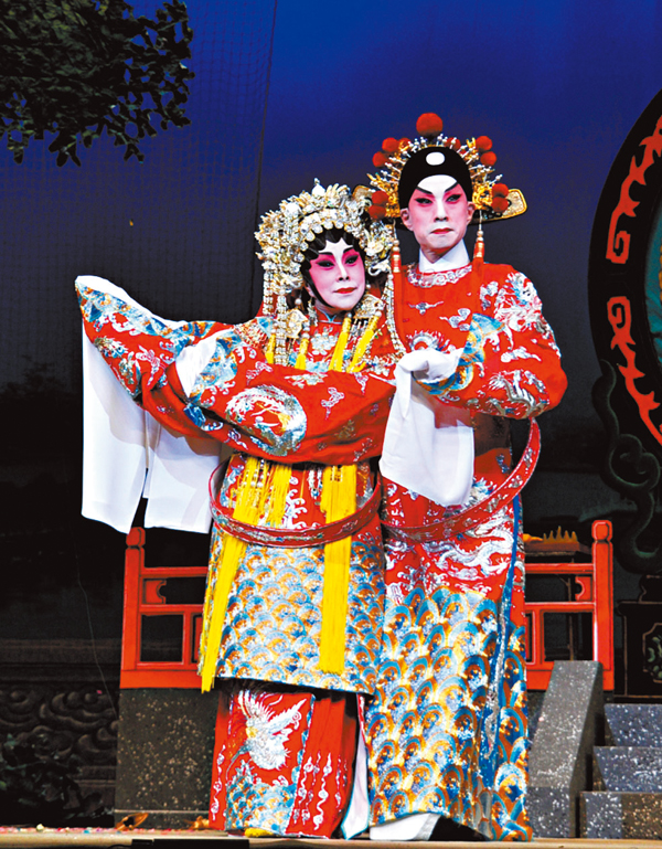 ◆ 李龍與南鳳曾合演過《帝女花》。