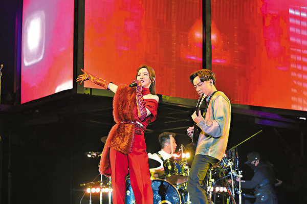 ◆菊梓喬前晚擔任表演嘉賓之一。