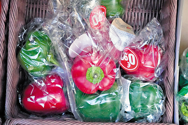 ◆法國昨日起禁止絕大部分蔬果使用塑膠包裝。 美聯社