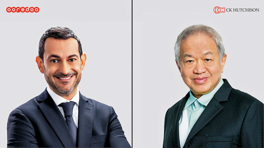 ◆霍建寧（右）指出是次合併對所有持份者來說都是一項高增值交易。左為Ooredoo集團董事總經理 Aziz Aluthman Fakhroo。