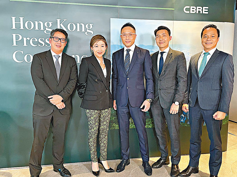 ◆左起：世邦魏理仕溫運強、馮慧詩、陳錦平、黎尚文及甄浚岷。 記者黎梓田  攝