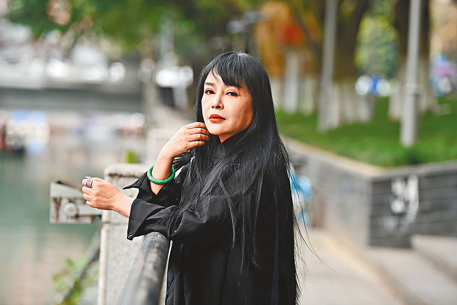 ◆千百惠享受目前在成都的悠閒生活。