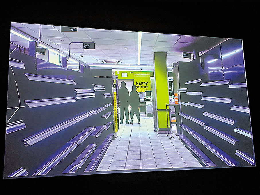 ◆《地層之外》於倫敦疫情期間的一家廢棄超市創作。