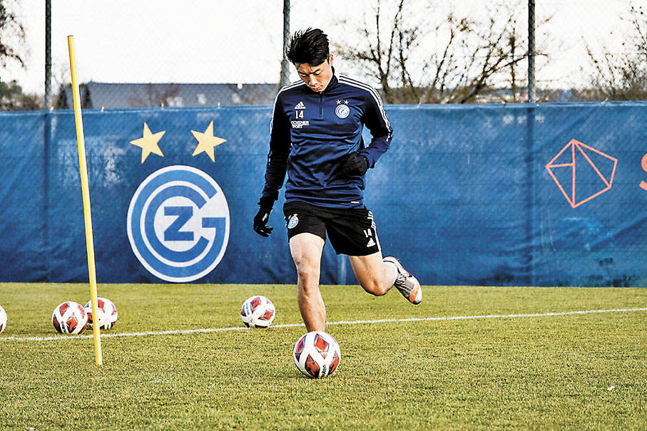 ◆李磊出席蘇黎世草蜢隊訓練。 微博圖片