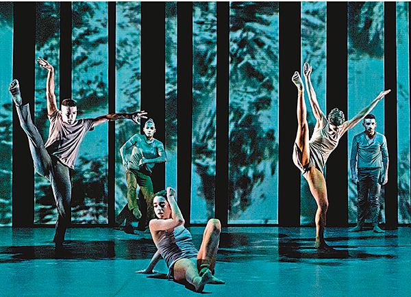 ◆演出的影像設計有水墨的感覺。