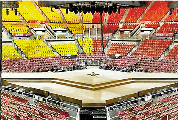 ◆軒仔在社交平台貼出一張紅館場內空櫈照。