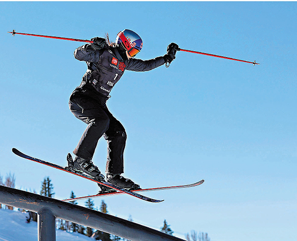 ◆谷愛凌在坡面障礙技巧賽以次名姿態晉級。 法 新社