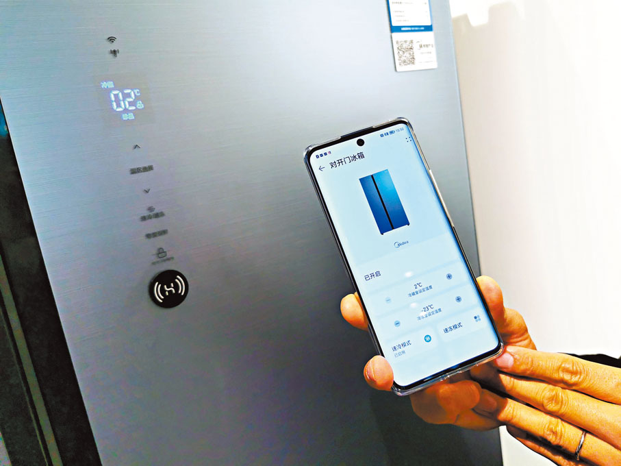 ◆開放式廚房設有多種支援HarmonyOS 2 的智能設備，如智能雪櫃。