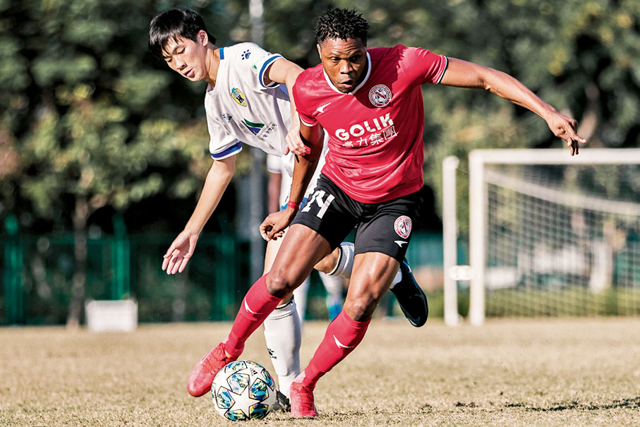 ◆艾華(右)望於將來代表港隊出戰。  球會圖片