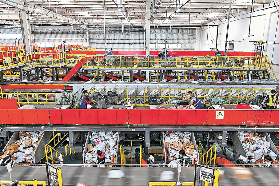 ◆疫情期間貨物的網購和配送更加頻繁，導致物流倉儲供不應求。圖為順豐番禺化龍分撥中心。資料圖片