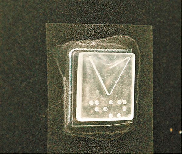 ◆盧君宇指物料最快可用到的應用場景是升降機按鈕，每粒的材料成本約10元內。 理大圖片