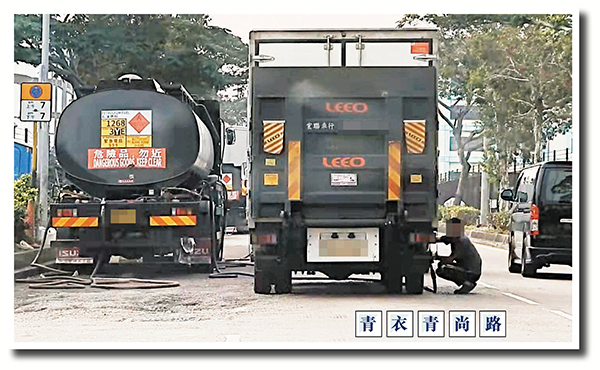 ◆馬路上三條行車線，「奶媽車」肆無忌憚霸佔其中兩線。 香港文匯報記者  攝