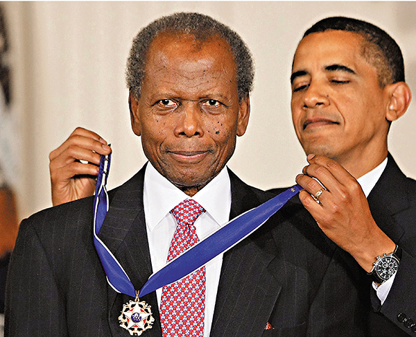 ◆薛尼波達在2009年獲時任美國總統奧巴馬頒發「總統自由勳章」。