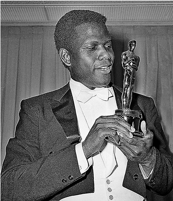 ◆薛尼波達在1963年憑電影《原野百合花》登上金像影帝寶座，為黑人演員寫下新一頁。