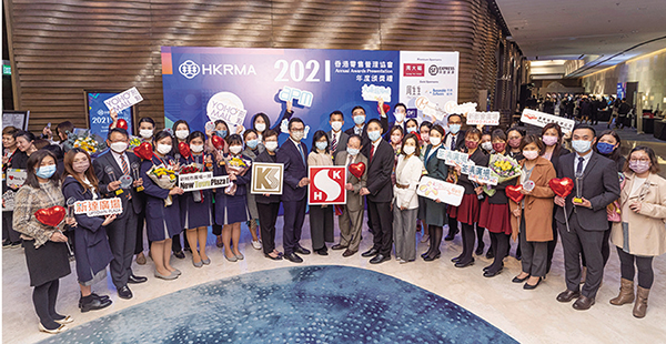  ◆新地商場的親客大使團隊於「2021傑出服務獎」勇奪逾80個獎項和嘉許，表現出色。