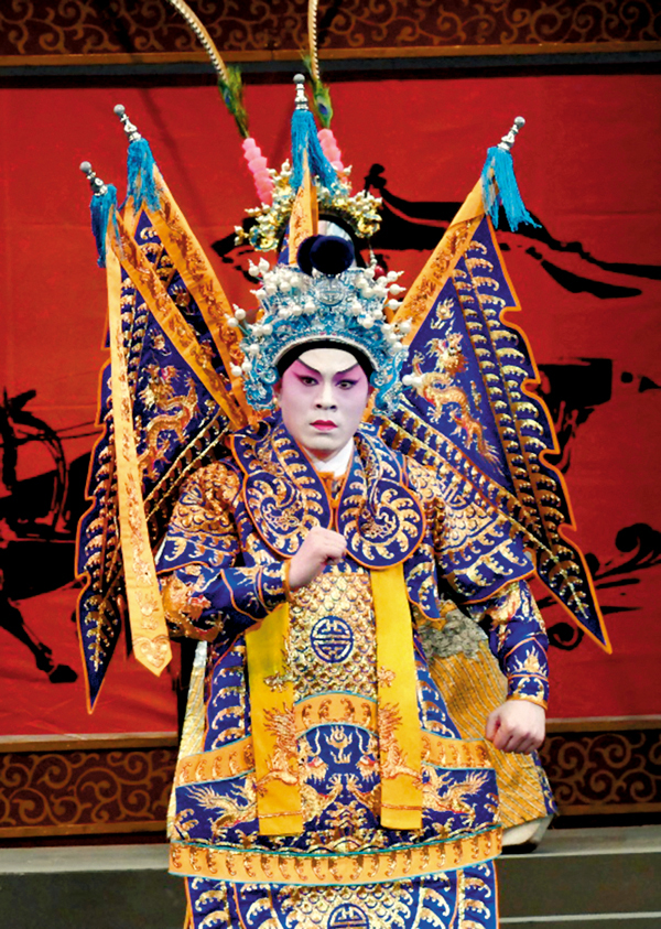 ◆藍天佑與鄭詠梅及御玲瓏分別領銜演《一把存忠劍》、《金釧龍鳳配》。
