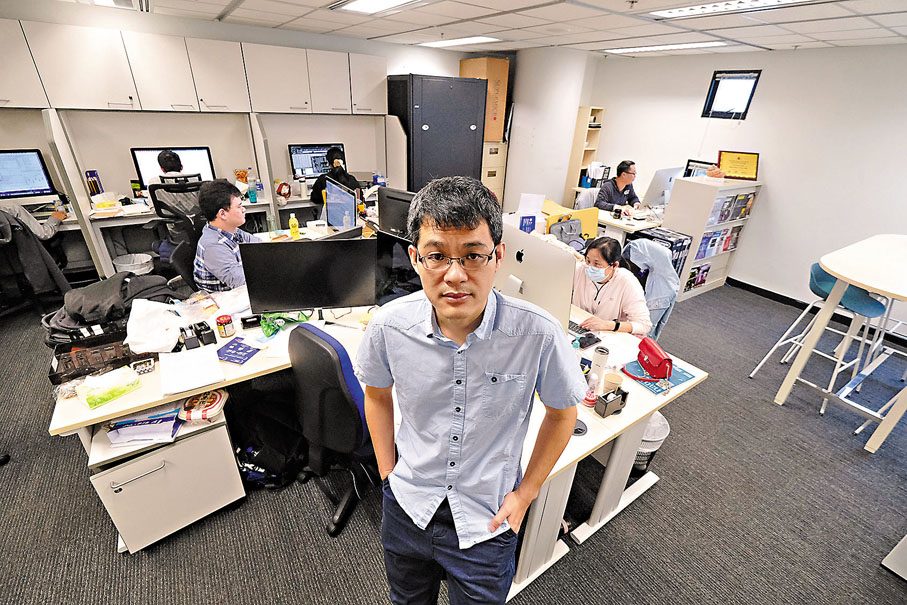 ◆ 香港科技大學王吉光團隊在「內地與香港聯合資助計劃」支持下，與北京天壇醫院神經外科研究所合作，以創新的人工智能和大數據技術針對腫瘤細胞開展「單細胞分析」。圖為王吉光與他的團隊。 香港文匯報記者  攝