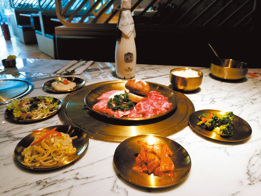 ◆燒烤套餐，可三選一︰豬／牛／豬牛。