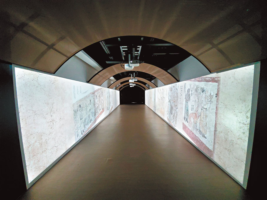 ◆展覽亮點之一是皇陵壁畫投影長廊。