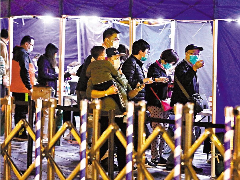 ◆觀塘協和街33號凱滙3座有中學生初確，3座圍封強檢。 香港文匯報記者 攝