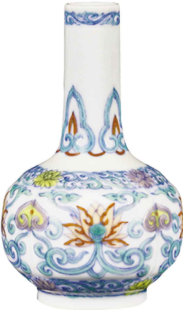 ◆清雍正鬥彩纏枝花卉紋直頸瓶