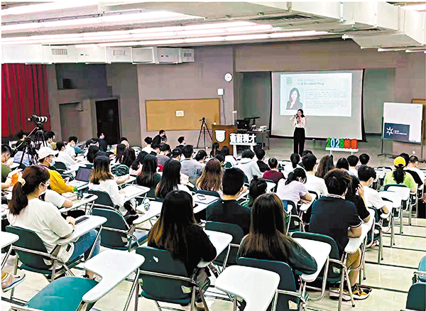 ◆「專才薈」常邀專業人士舉辦講座，與學生分享人生技能。 受訪者供圖