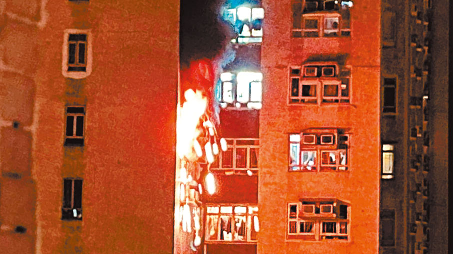 ◆ 大埔新興花園康誠閣15樓一單位昨凌晨發生火警，現場曾傳爆炸聲，起火原因不尋常。