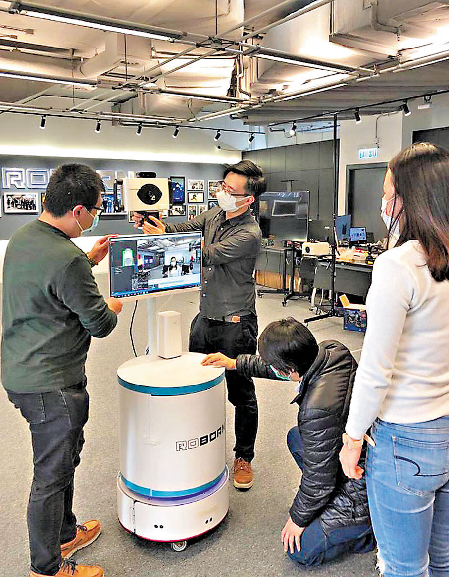 ◆潘婷婷指去年批出近9,000項創科申請，涉款40億元。圖為科企測試「體溫探測機械人」。 資料圖片