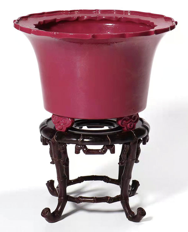 ◆乾隆 胭脂紅釉葵口如意足花盆