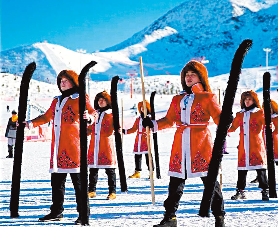 ◆阿勒泰古老的毛皮滑雪流傳至今。任江 攝