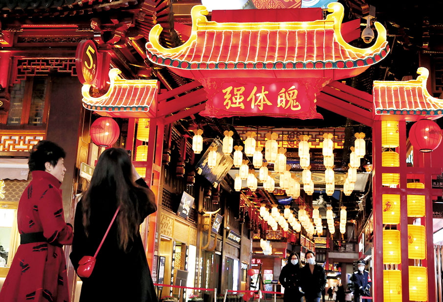 ◆人們在豫園遊玩。