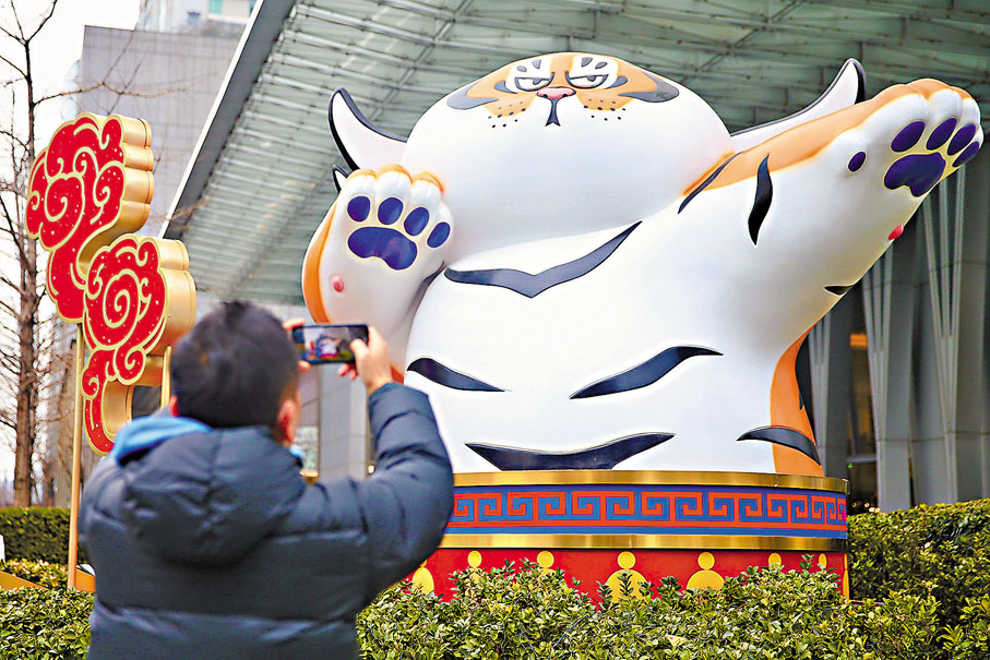 ◆在北京街頭的萌趣「胖虎」藝術裝置。