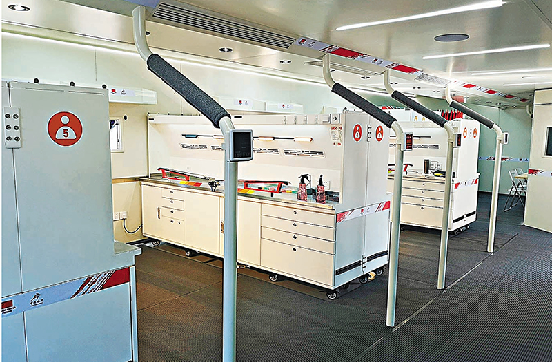 ◆雪蠟車設有6個雪板打蠟台的工作區。 受訪者供圖