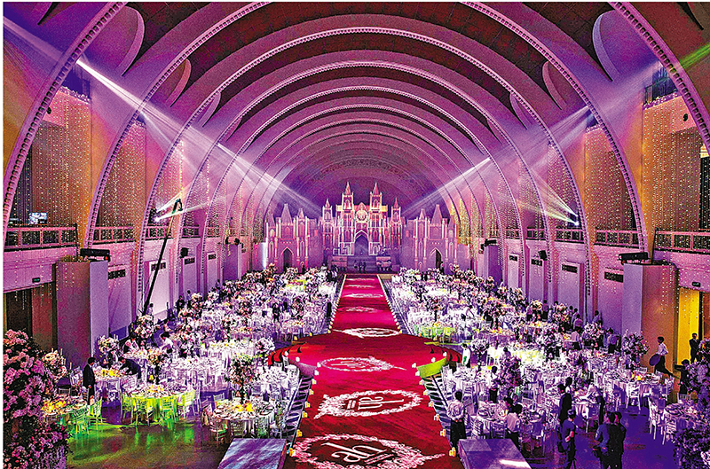 ◆當天的世紀婚禮婚宴現場相當豪華。