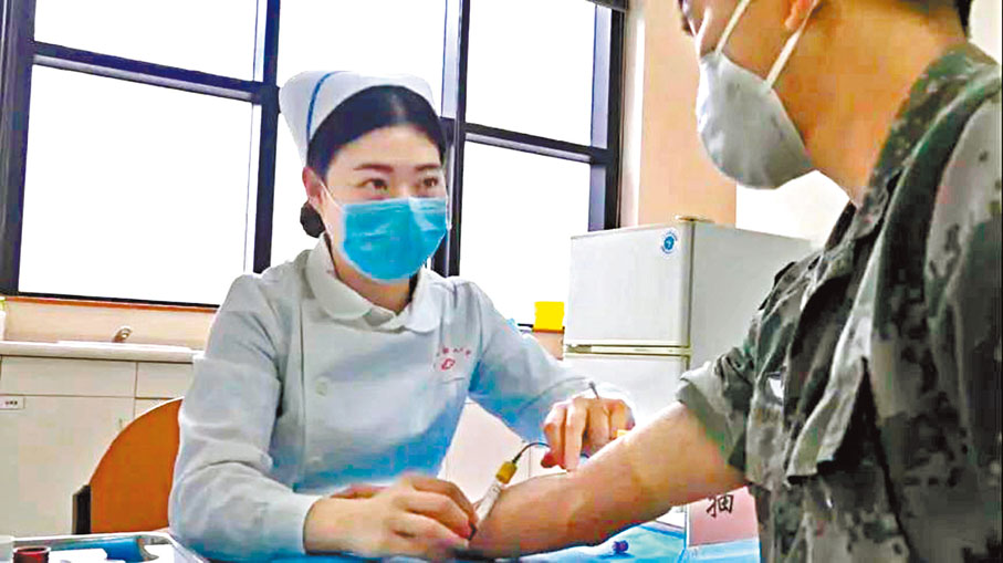 ◆駐港部隊某醫院的護士長張藝小。香江礪劍圖片