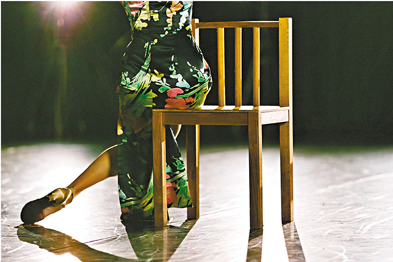 ◆舞作穿梭回上世紀六十年代。