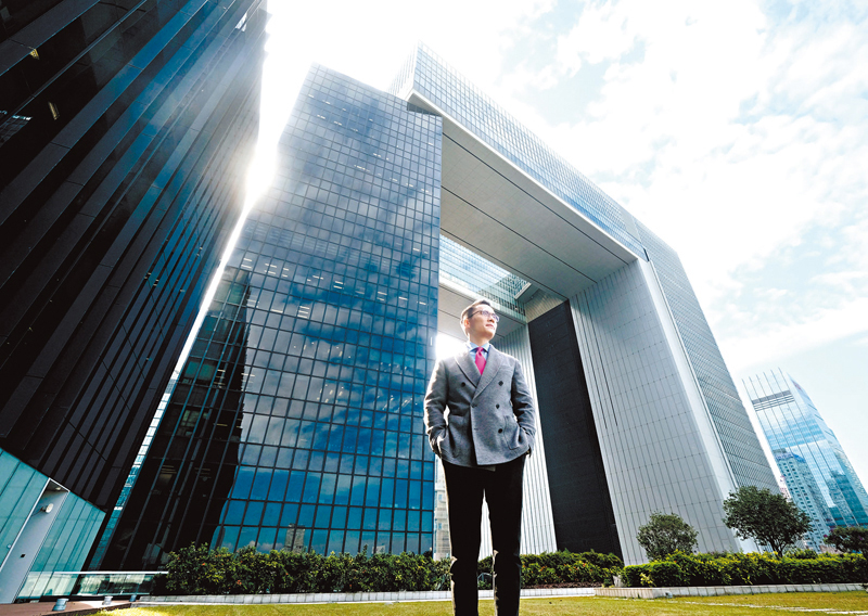 ◆梁熙表示，會以工作實績交出令市民滿意的答卷：「4年後，希望『有事要找梁熙』可以掛在街坊口邊。」香港文匯報記者 攝