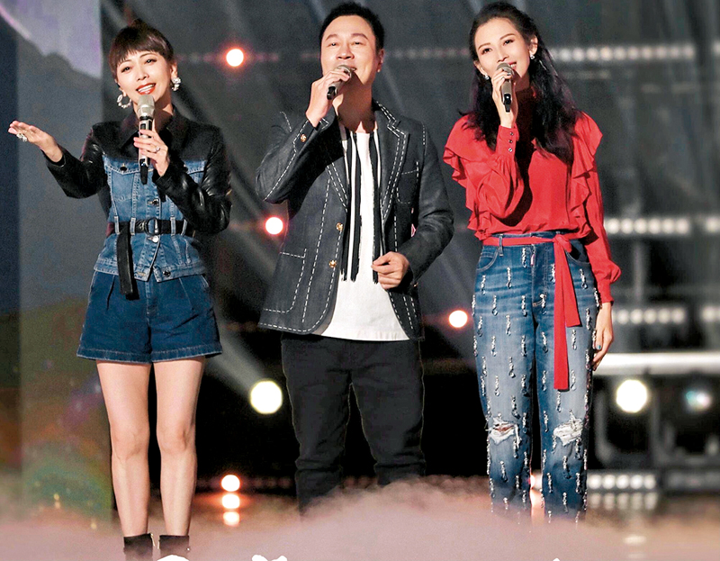 ◆黎耀祥、鄧萃雯（左）和蔡少芬（右）三人合唱時代金曲。