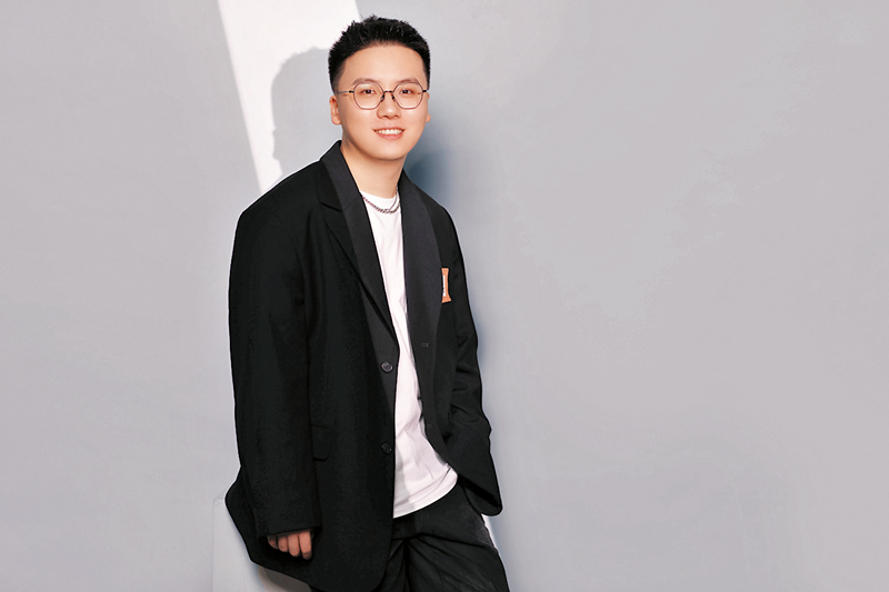 ◆95後導演付家鵬擔綱黃金檔綜藝大製作。