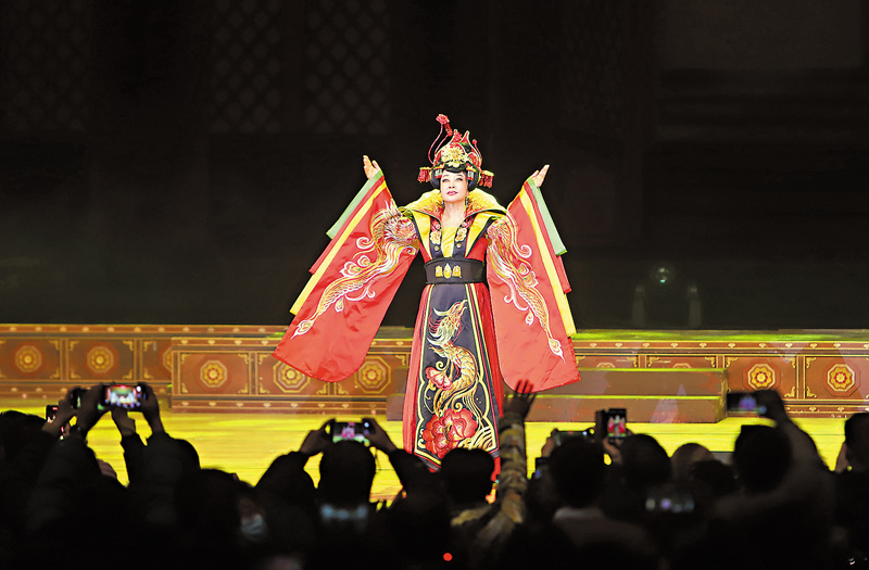 ◆劉曉慶謝幕。