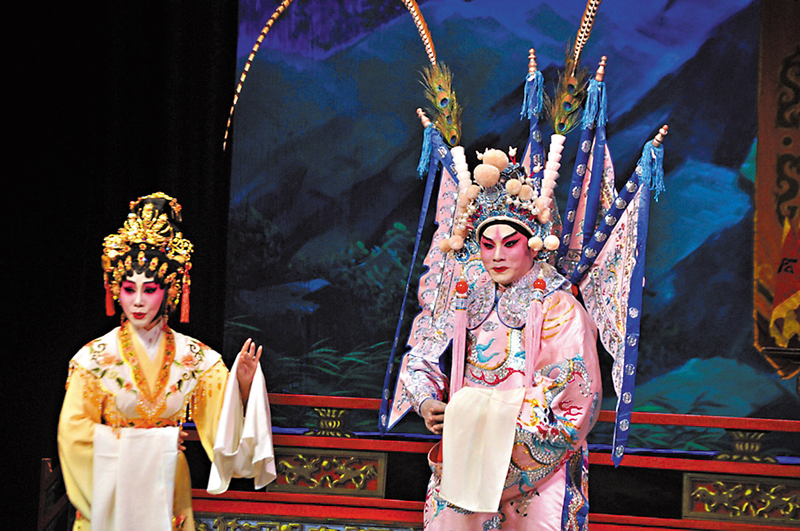 ◆李秋元與黃小鳳合演《趙子龍攔江截斗》。