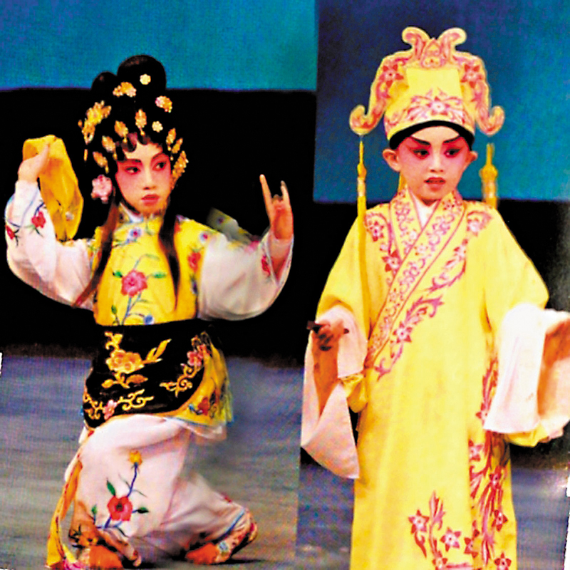 ◆6歲范璟暘與7歲林心允主演《游龍戲鳳》。