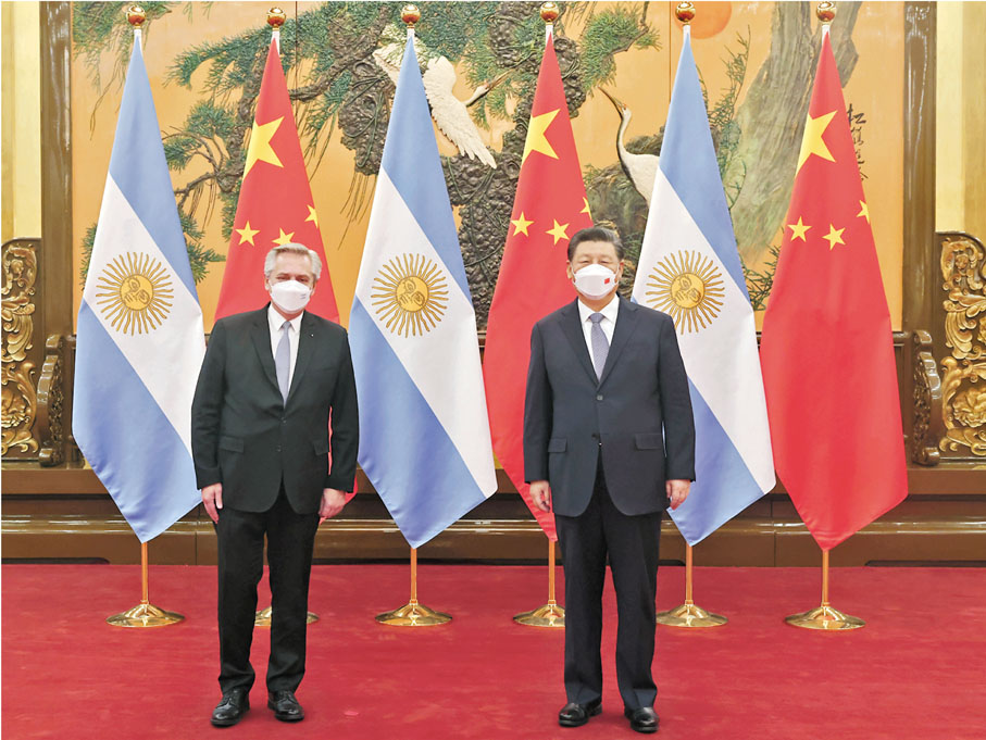 ◆2月6日中午，國家主席習近平在北京人民大會堂會見來華出席北京2022年冬奧會開幕式的阿根廷總統費爾南德斯。新華社