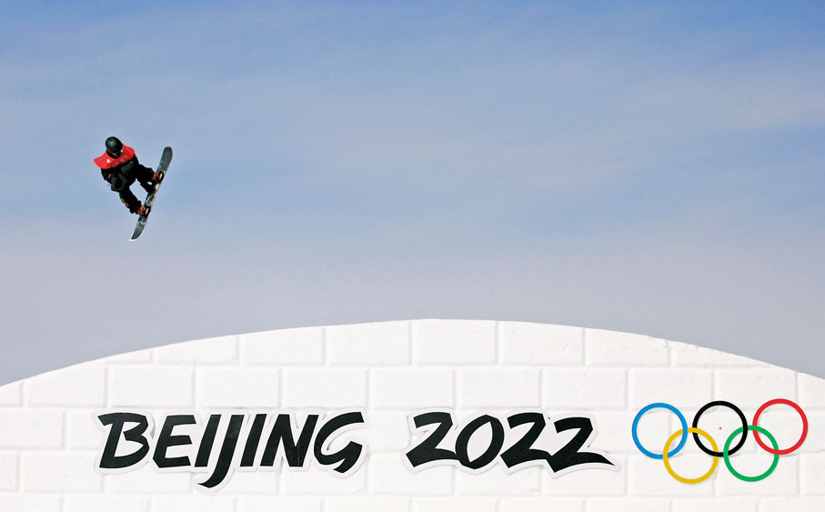 ◆蘇翊鳴在單板滑雪男子坡面障礙技巧比賽奪得銀牌。路透社