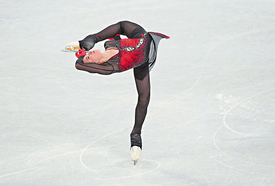 ◆瓦利耶娃在比賽中不乏高難度動作。 新華社