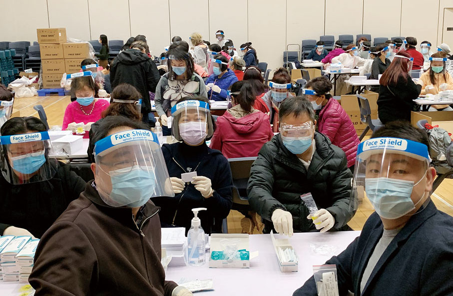 ◆廣總首長在九龍城紅磡社區會堂為義工們打氣。